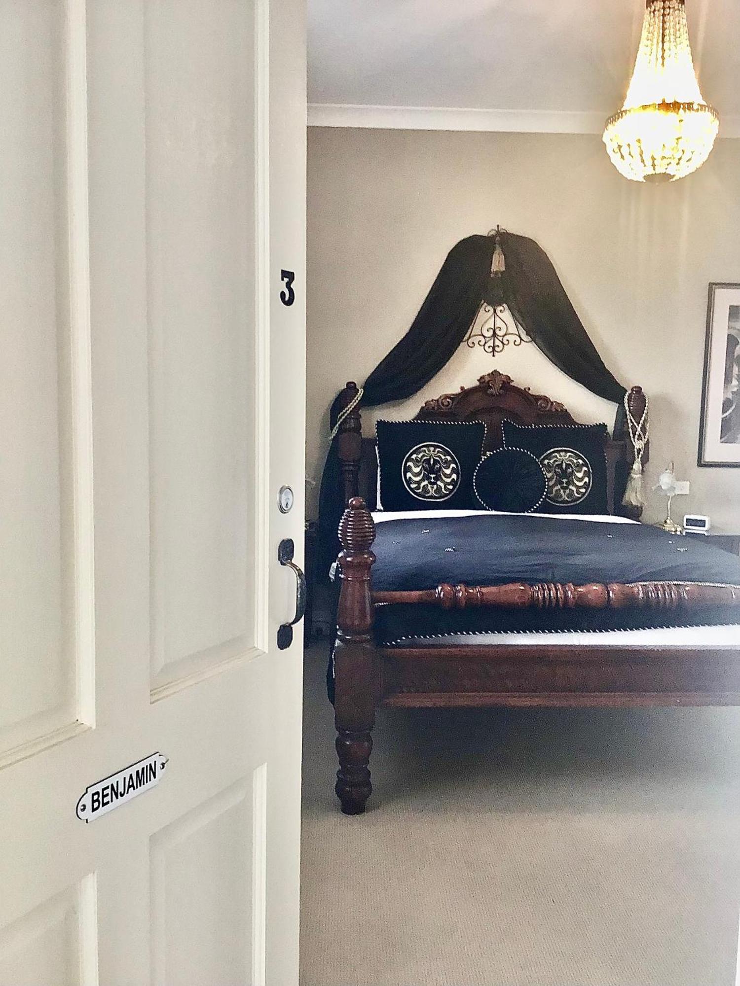 Kurrajong House 4*