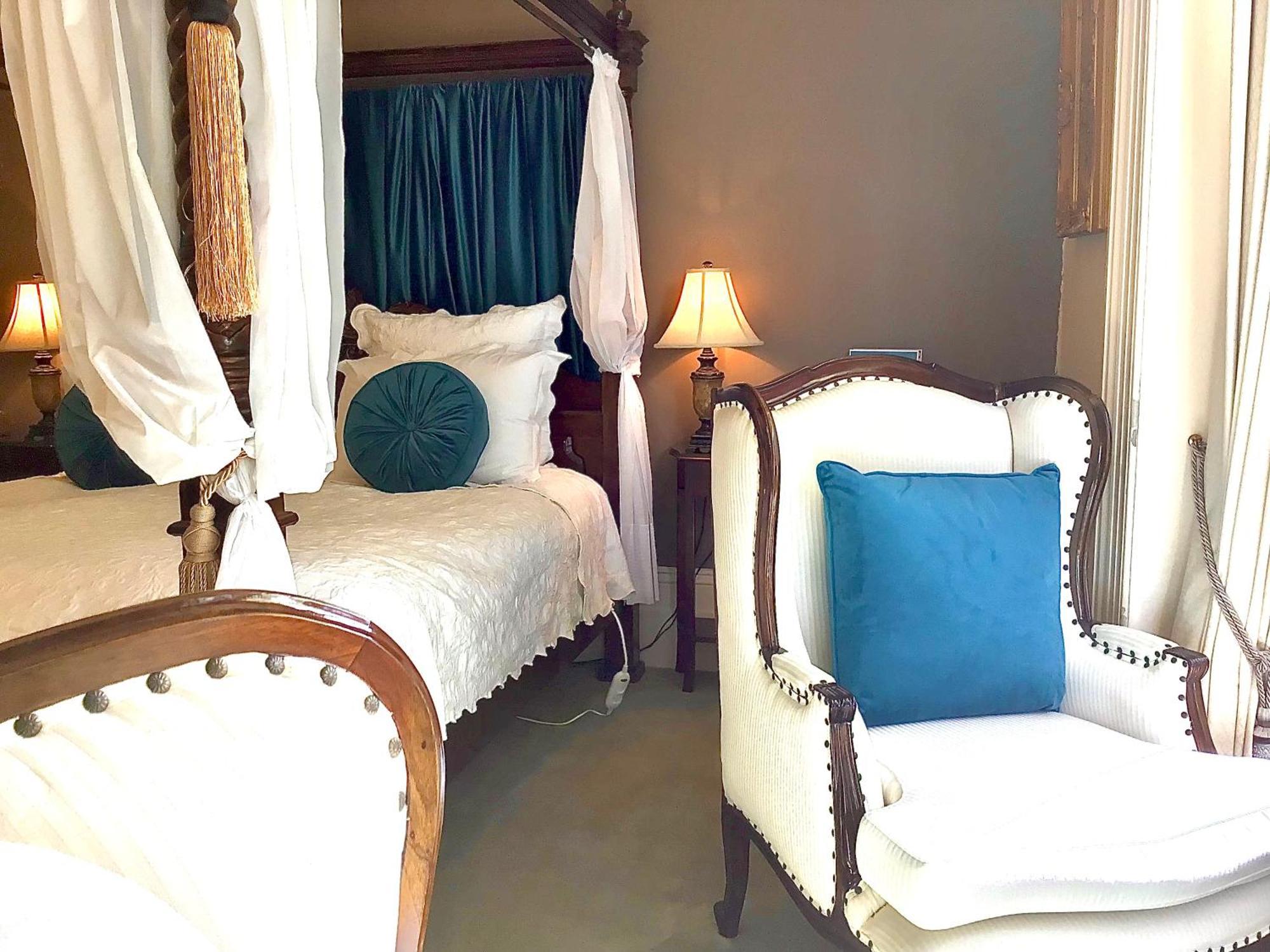 Kurrajong House Bed & Breakfast